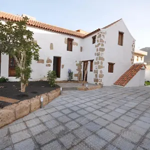 https://casaruralarona.adeje-hotels.com