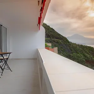 https://oceans-light.adeje-hotels.com